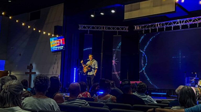 Micah Beckwith, the Indiana lieutenant governor and pastor at Life Church in Noblesville, kicked off an event on “Christianity in Culture” in partnership with Turning Point USA Faith by singing nearly half an hour of hymns and “God Bless America” before praying for the future. (Photo/Sydney Byerly)